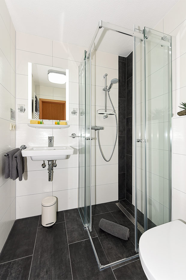 Fotos - Doppelzimmer Klein mit Terrasse im Hotel garni ...